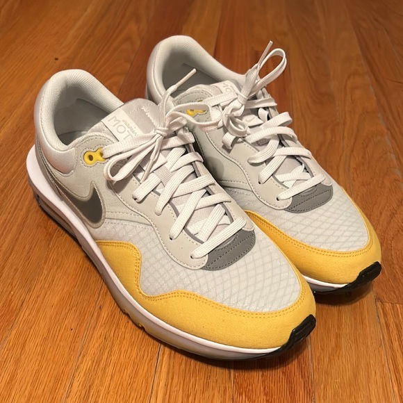 Like NEW NIKE MAX MOTIF SIZE 9 YELLOW WHITE AND GREY - Picture 3 of 3
